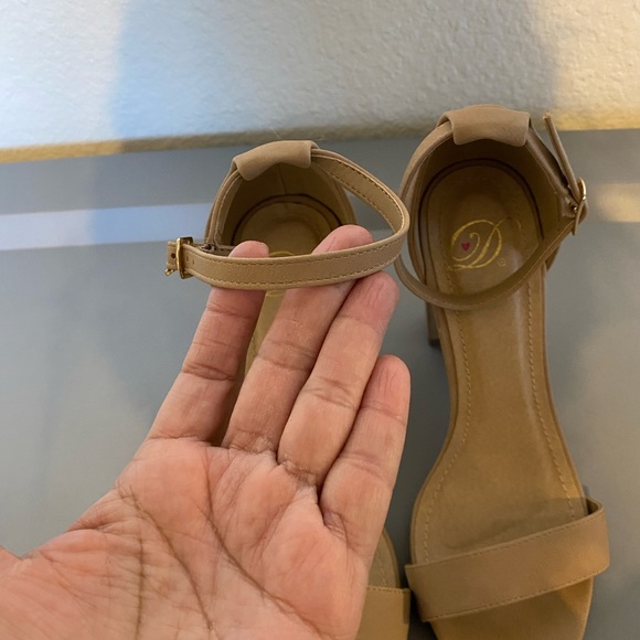2 for $25 -Nude Heels - Picture 3 of 4
